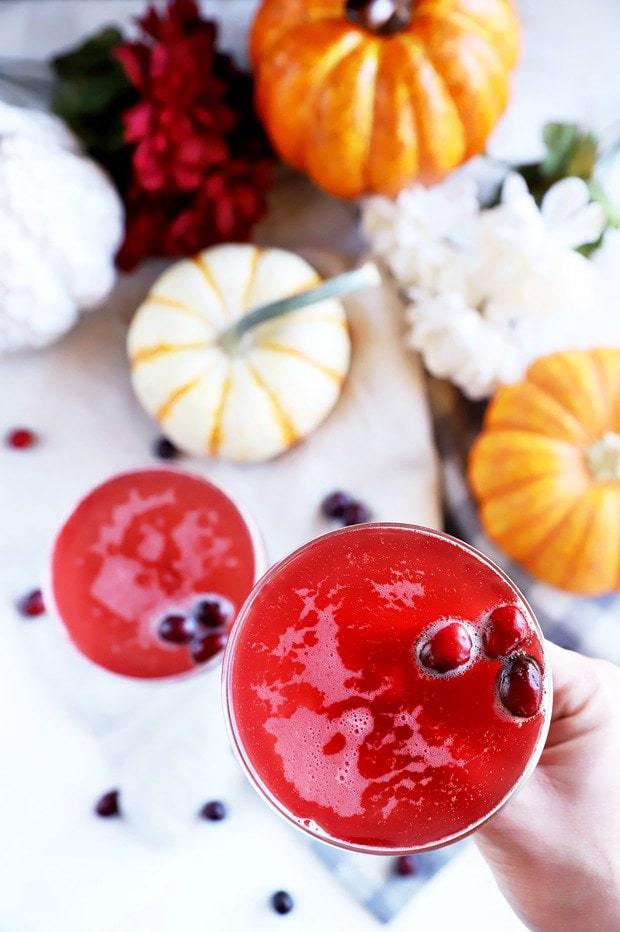 The Easiest Sparkling Thanksgiving Cocktail (only 4 ingredients!)