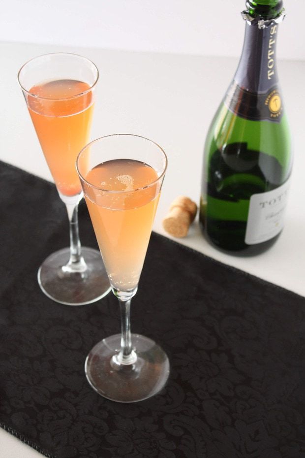 Sparkling Thanksgiving Cocktail For Your Holiday Gathering
