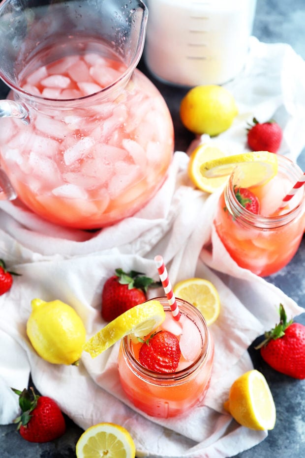 Vodka Strawberry Lemonade Recipe | Cake 'n Knife