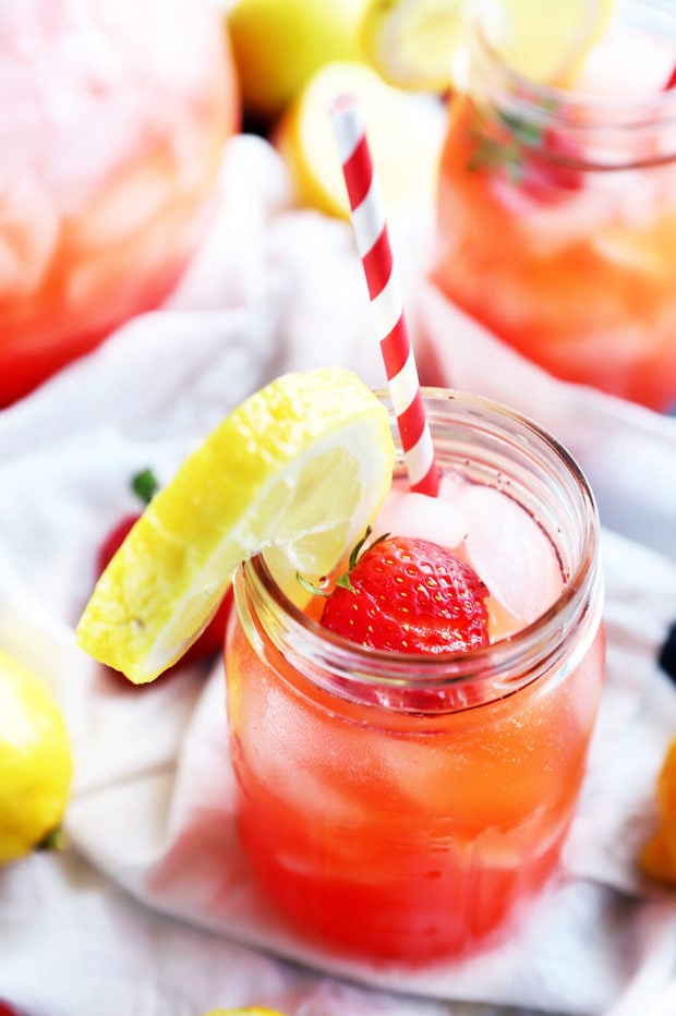 Vodka Strawberry Lemonade Recipe | Cake 'n Knife