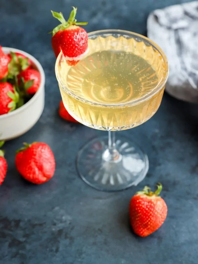 strawberry champagne cocktail