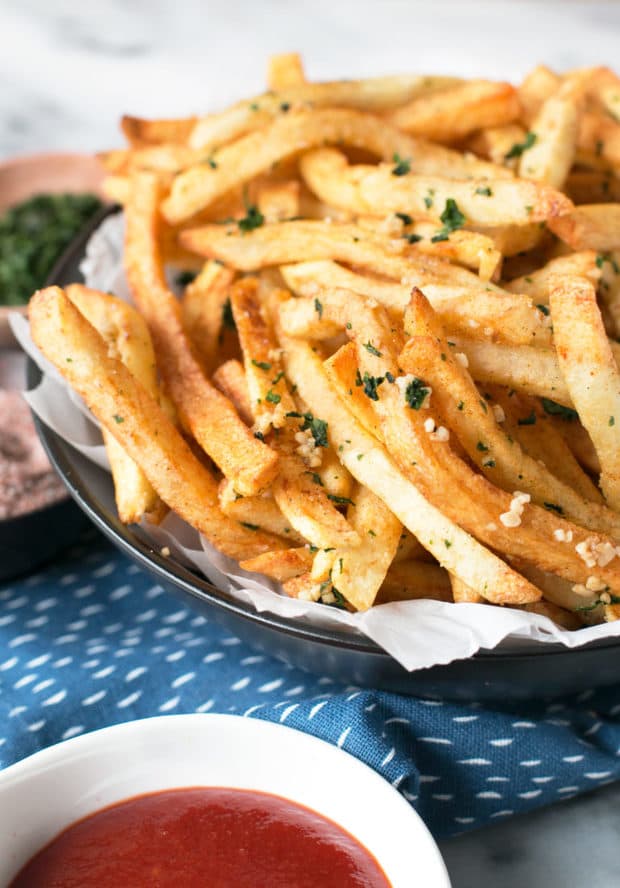 Spicy Garlic Cilantro Fries with Curry Ketchup | Cake 'n Knife