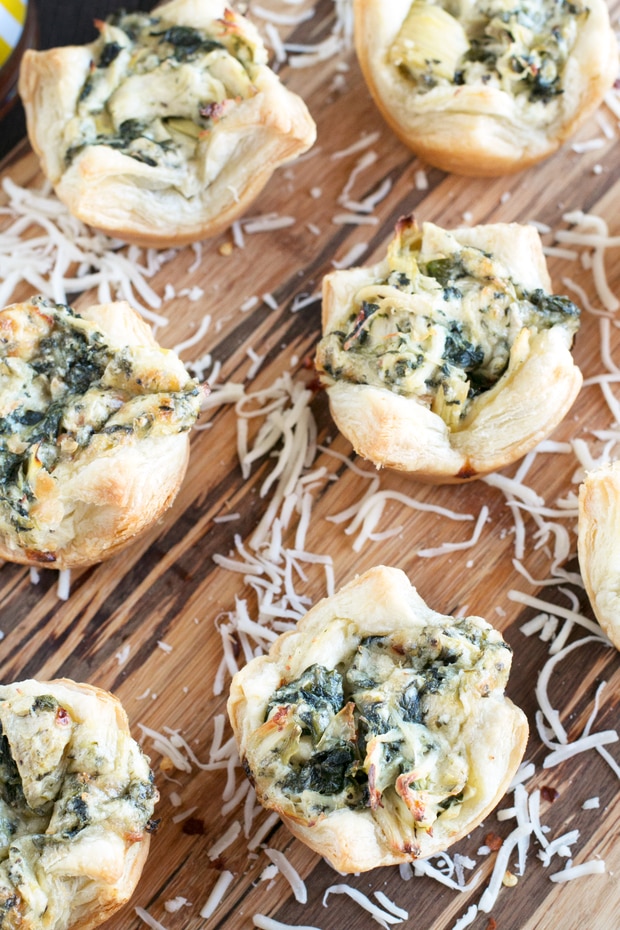 Chicken Spinach Artichoke Dip Puffs | Cake 'n Knife