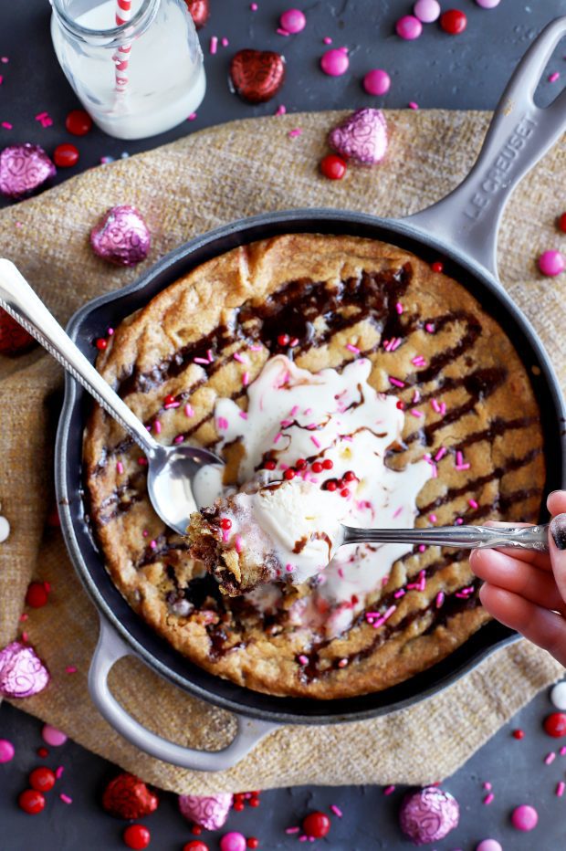 https://www.cakenknife.com/wp-content/uploads/2019/01/Pizookie-For-Two_0493-620x932.jpg