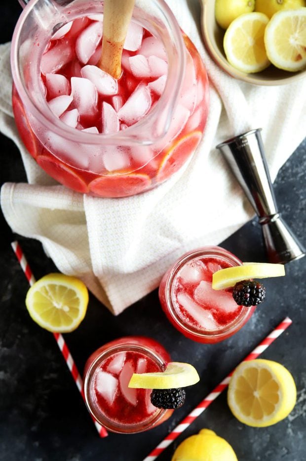 Sparkling Blackberry Vodka Lemonade | Cake 'n Knife