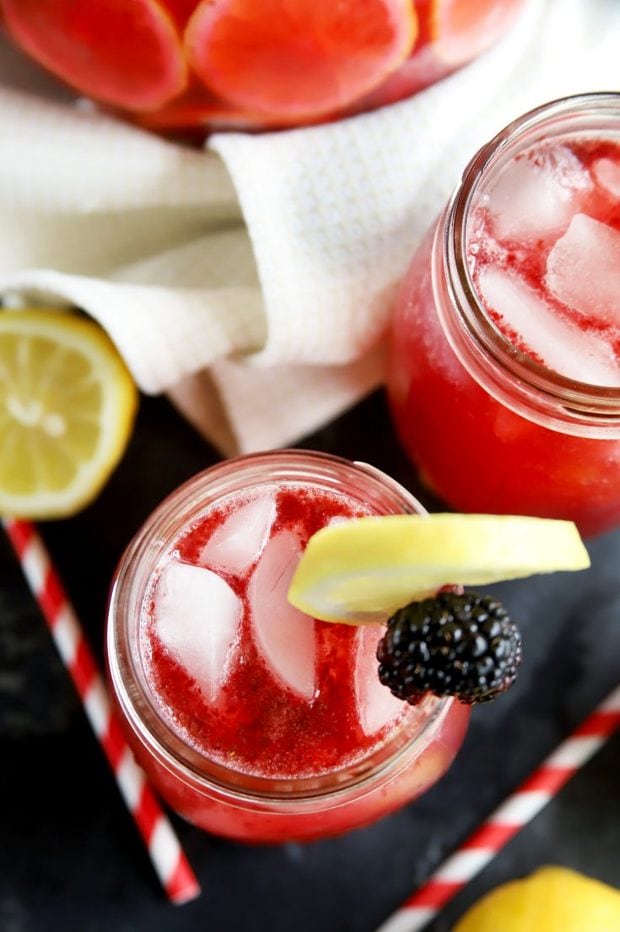 Sparkling Blackberry Vodka Lemonade | Cake 'n Knife