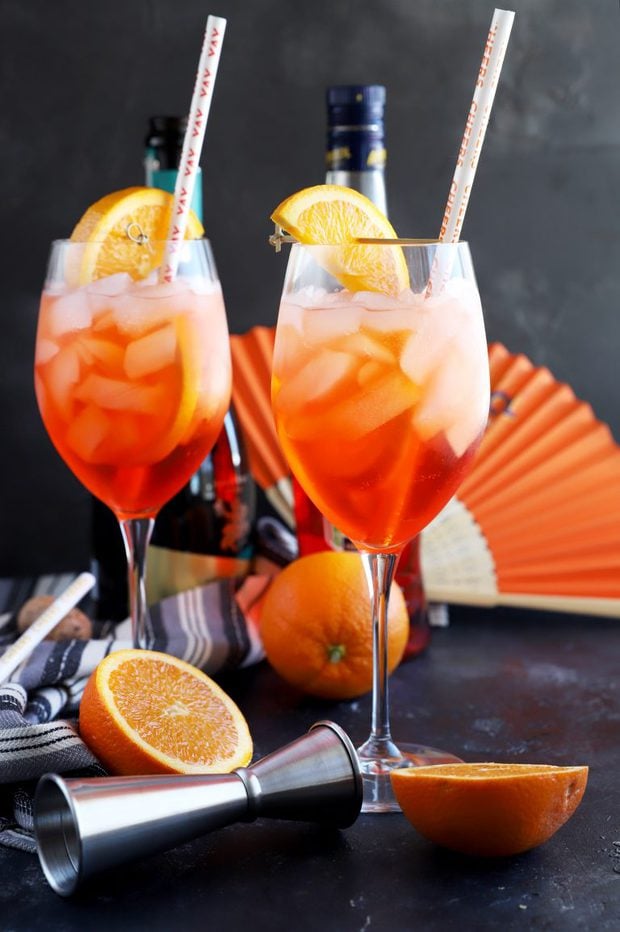 Side photo of cocktails with straws