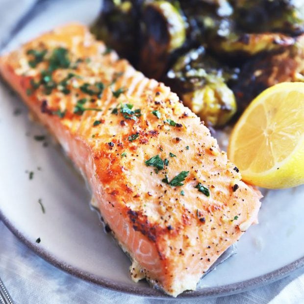 Easy Baked Lemon Garlic Salmon - Cake 'n Knife