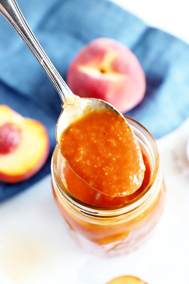 Bourbon Peach BBQ Sauce Recipe | Cake 'n Knife