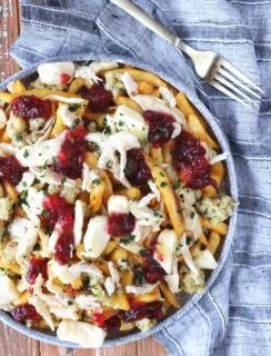 Image of thanksgiving poutine on platter