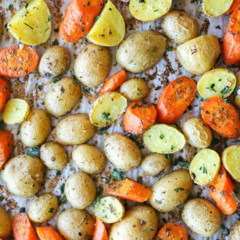 Garlic Butter Oven Roasted Carrots and Potatoes | Cake 'n Knife