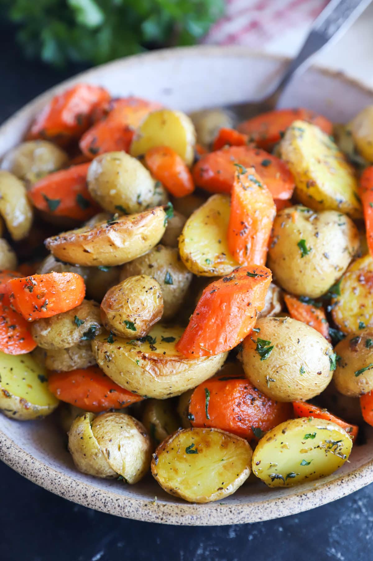 Garlic Butter Oven Roasted Carrots and Potatoes | Cake 'n Knife