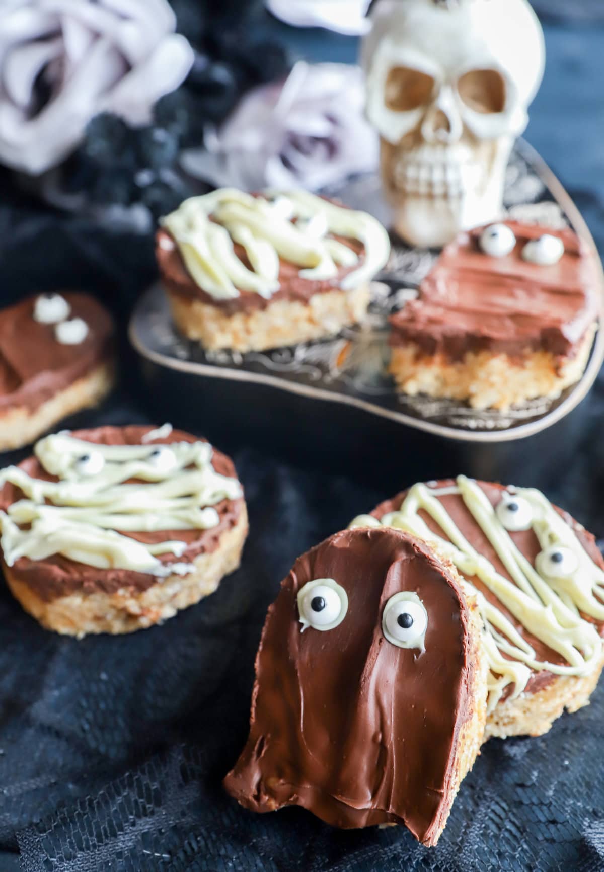 Spooky Chocolate Peanut Butter Rice Krispie Treats | Cake 'n Knife