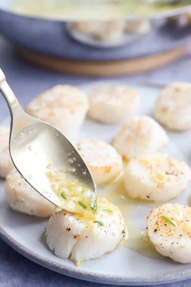 Air Fryer Scallops with Chive Lemon Butter | Cake 'n Knife