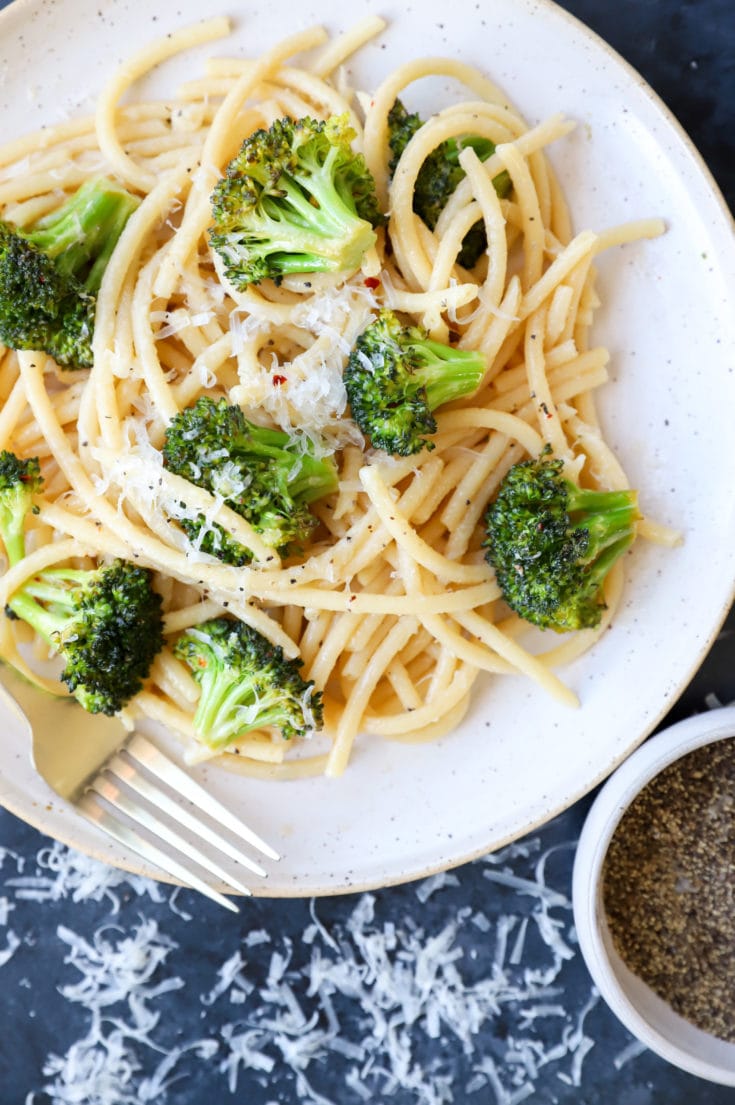 Bucatini Cacio e Pepe with Broccoli | Cake 'n Knife