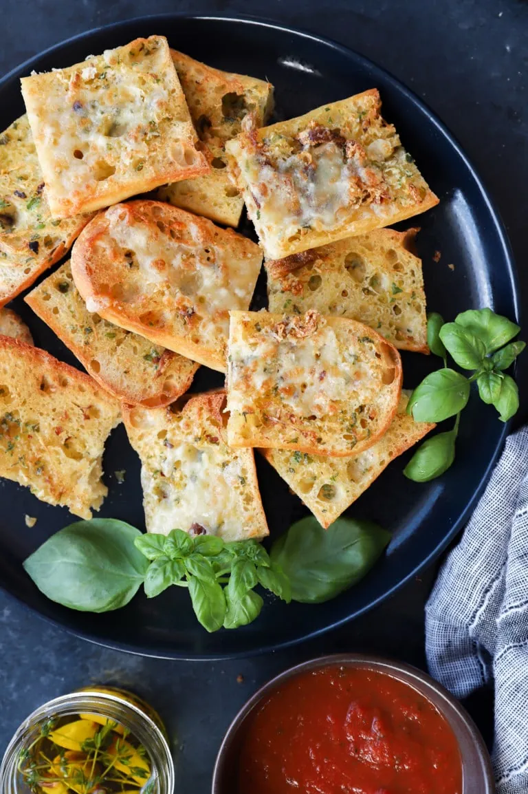 Image of a plate of air fryer roasted garlic bread