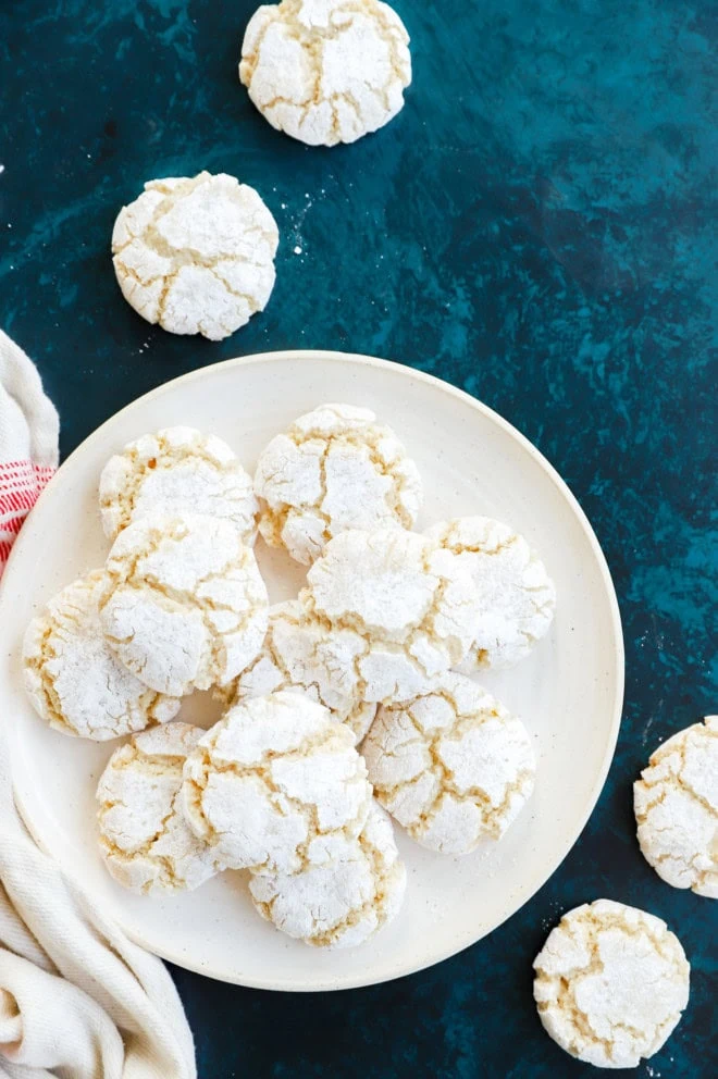 amaretti biscuits on plate with linen