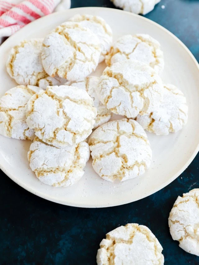 amaretti biscuits