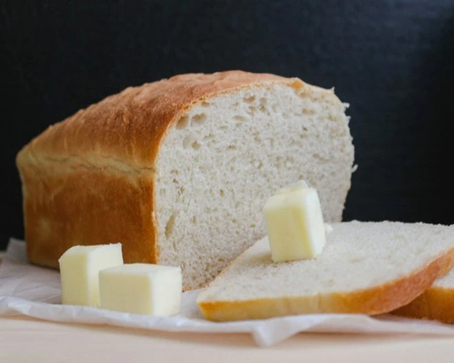 picture of sliced white sandwich bread with butter