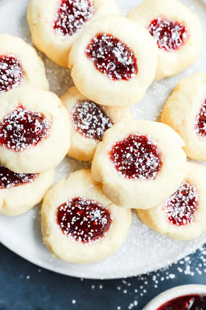 shortbread filled with jam and topped with powdered sugar