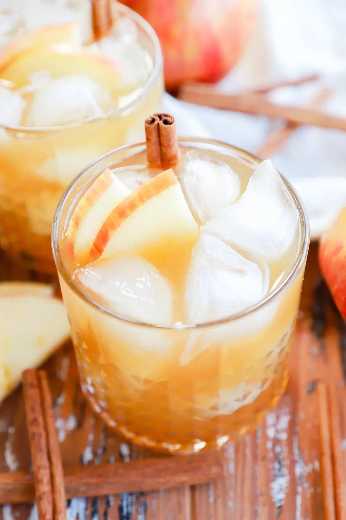 easy autumn fall drink with bourbon and fresh apple cider