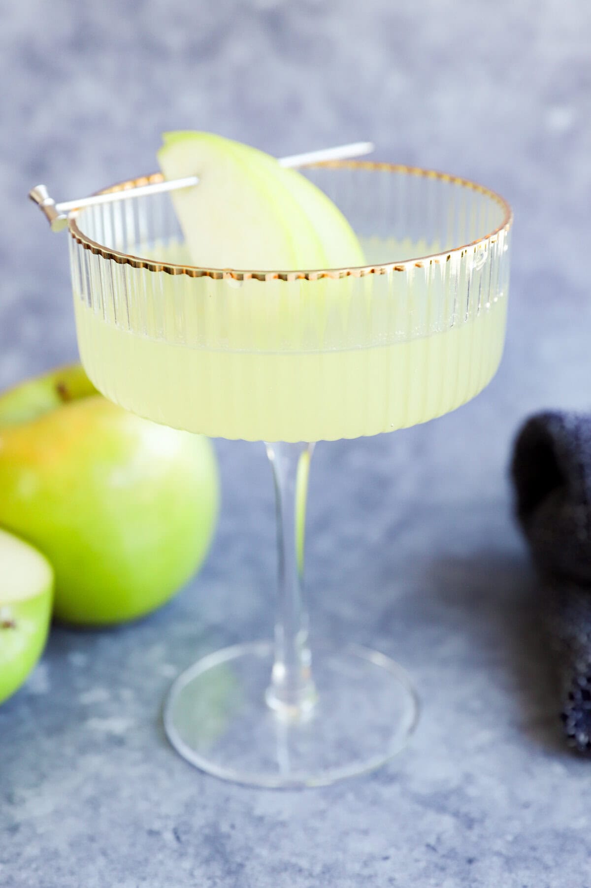 fresh apple martini in couple glass with fresh apples in the bckground