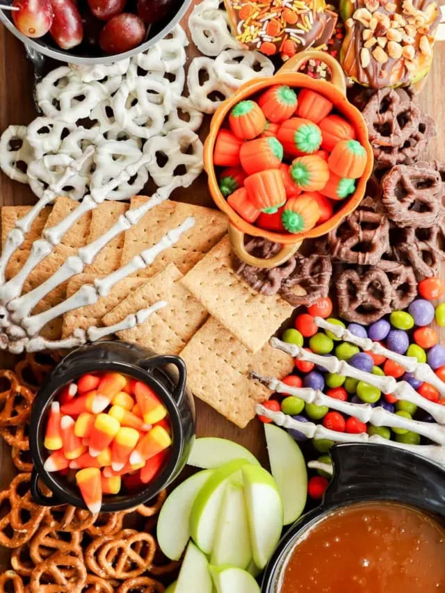 halloween dessert charcuterie board