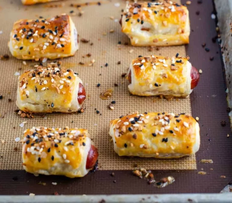 everything bagel mini pigs in a blanket