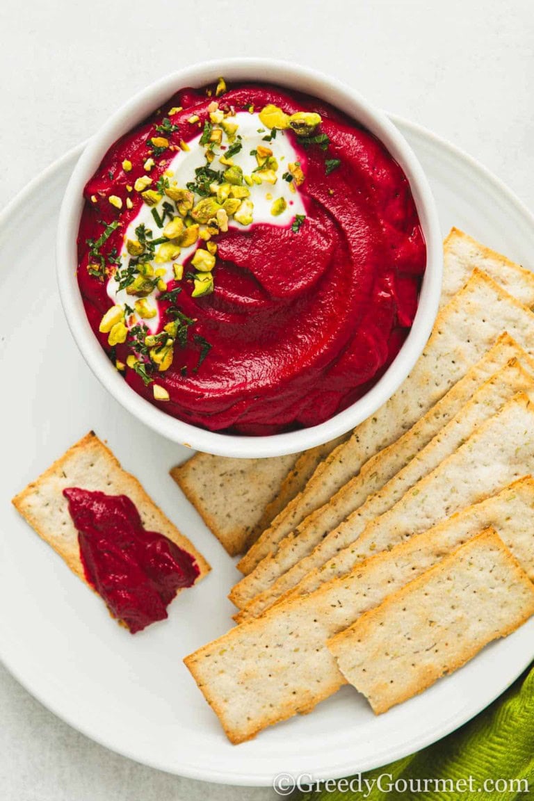 beetroot dip with crackers