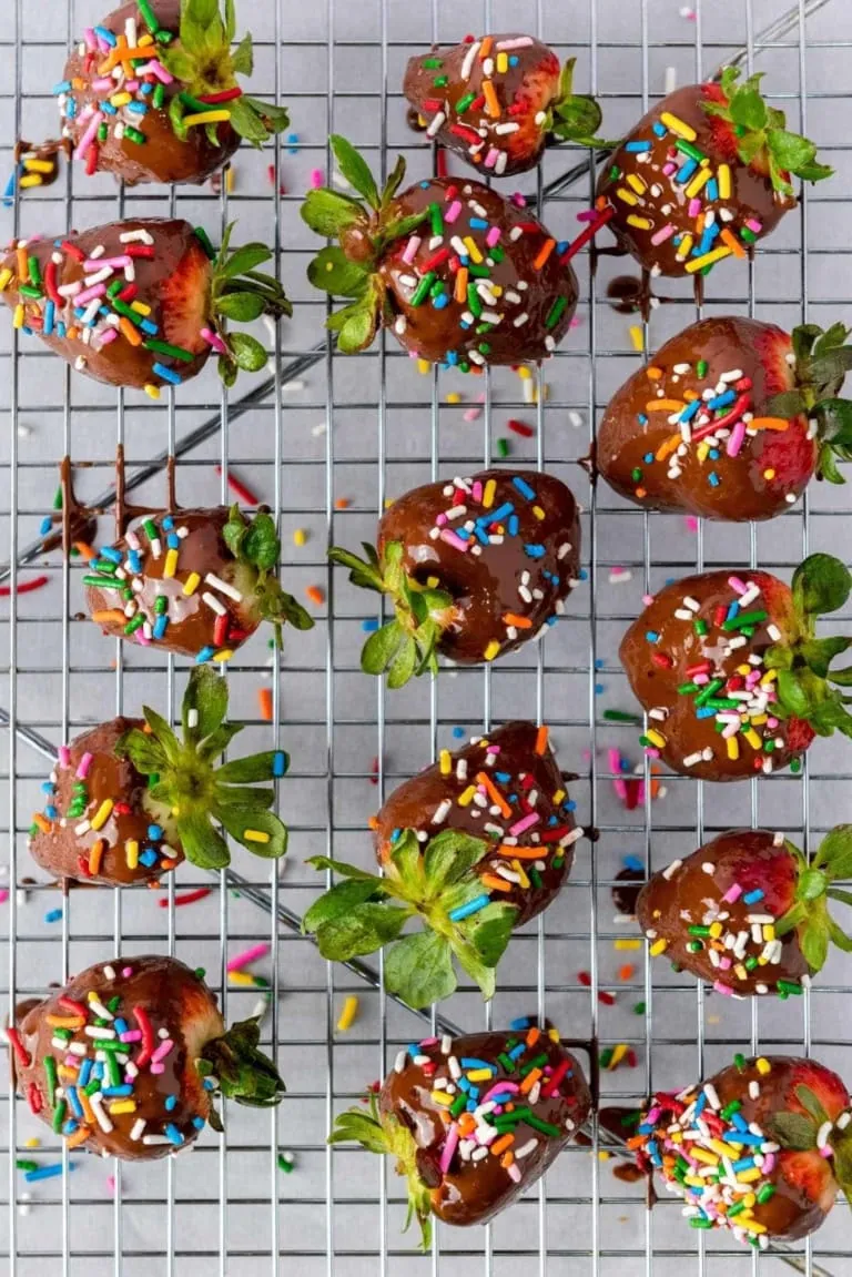 chocolate covered strawberries simple christmas desserts